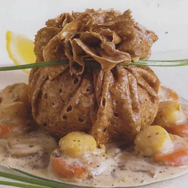 Galette aux noix de Saint-Jacques et petits légumes